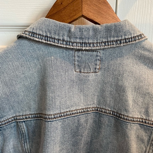 AE Distressed Denim Blue Jean Button Down Jacket Small Boxy Trucker - Picture 10 of 13